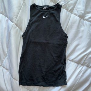 Black Nike tank XS